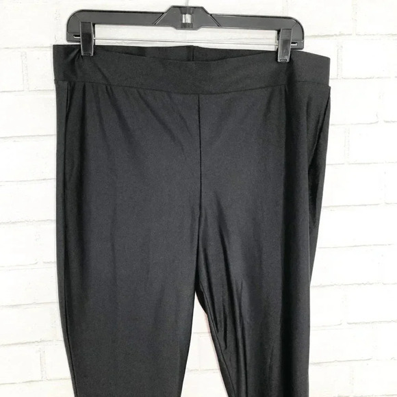 Torrid Black Cropped Leggings, Size 2X - Picture 2 of 6